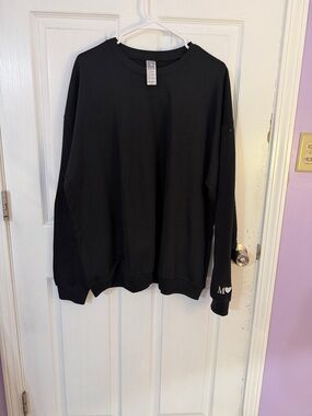 Oversized Black Crewneck Pullover Sweatshirt With “M❤️” Cuff Logo Size XL